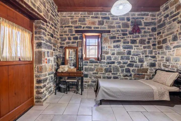 Traditional Stone House By The Sea... Kapetanianá Exterior foto